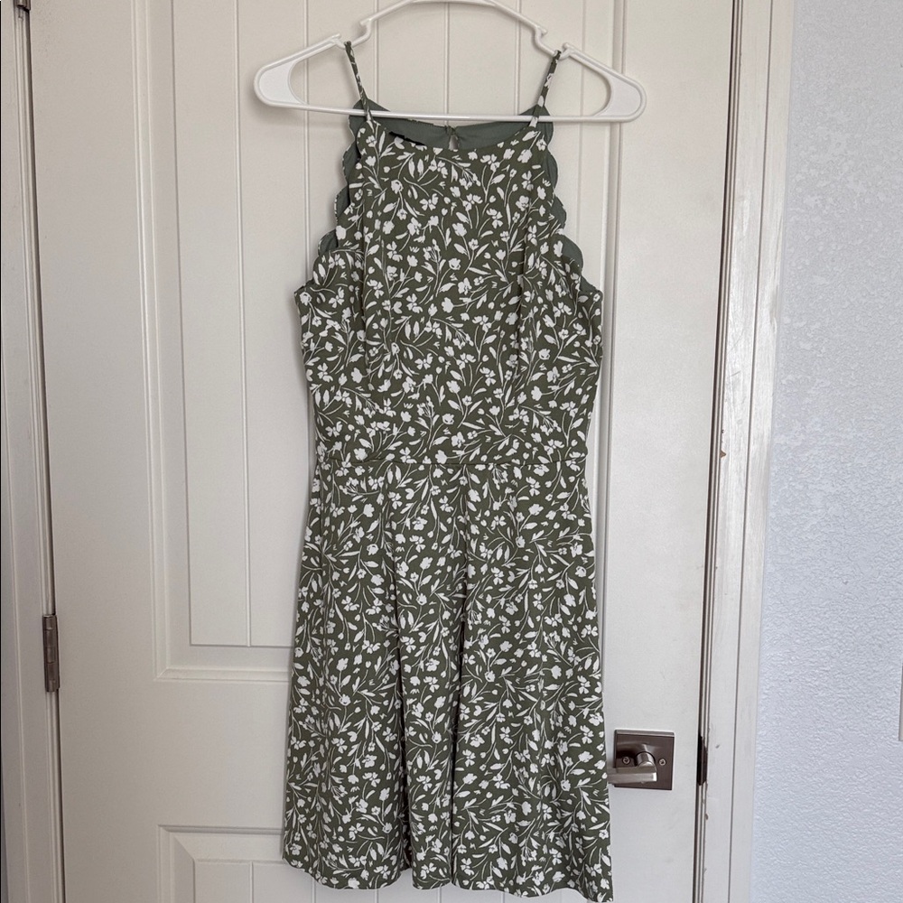 Chic Olive Leaf Print Mini Dress fortune ivy brand